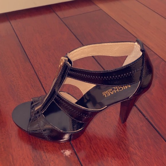 Black and Gold Michael Kors heels - Picture 2 of 2